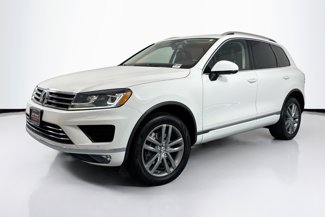 Used 2016 Volkswagen Touareg TDI image 1