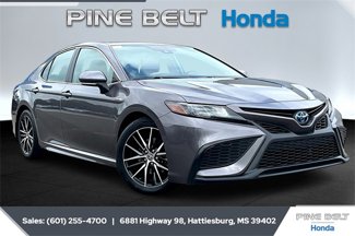 Used 2021 Toyota Camry SE image 1
