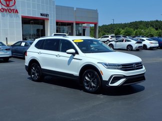 Used 2022 Volkswagen Tiguan SE image 1