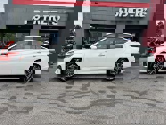 Used 2023 Nissan Altima 2.5 SL image 1