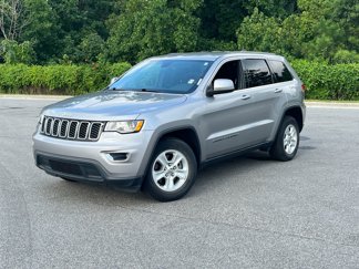 Used 2017 Jeep Grand Cherokee Laredo image 1