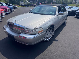 Used 2005 Lincoln Town Car Signature image 1