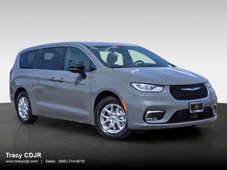 New 2025 Chrysler Pacifica Select image 1