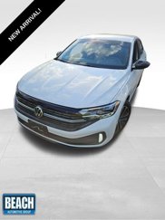 Used 2022 Volkswagen Jetta Sport image 1