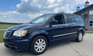 Used 2013 Chrysler Town & Country Touring image 1