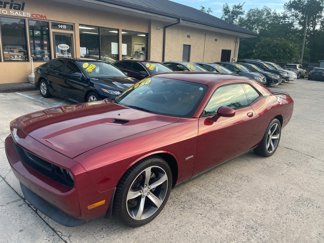 Used 2014 Dodge Challenger SXT image 1