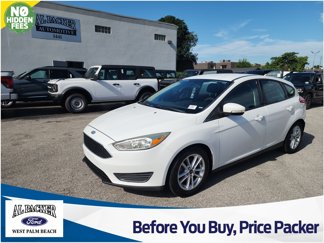 Used 2015 Ford Focus SE image 1
