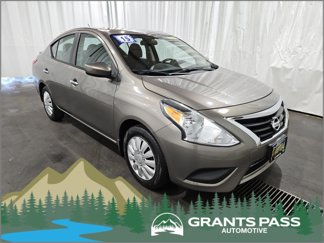 Used 2015 Nissan Versa SV image 1