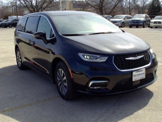 New 2025 Chrysler Pacifica Select image 1