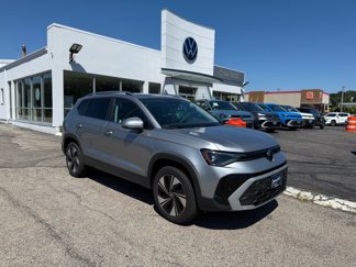 New 2025 Volkswagen Taos SE image 1