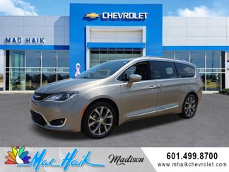 Used 2017 Chrysler Pacifica Limited w/ UConnect Theater Package image 1