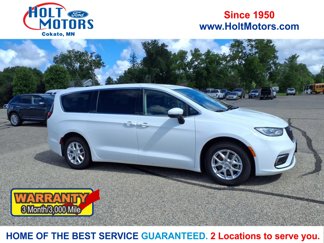 Used 2023 Chrysler Pacifica Touring-L image 1