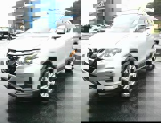 Used 2017 Nissan Rogue SV image 1