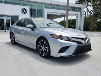 Used 2018 Toyota Camry SE image 1