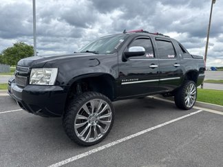 Used 2013 Chevrolet Avalanche LTZ image 1