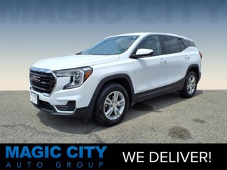 Used 2022 GMC Terrain SLE image 1