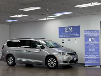 Used 2019 Chrysler Pacifica Touring-L image 1