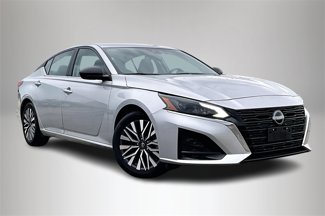Used 2024 Nissan Altima 2.5 SV image 1