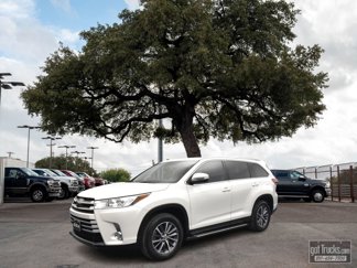Used 2019 Toyota Highlander XLE image 1