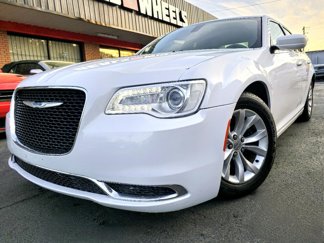 Used 2015 Chrysler 300 Limited image 1