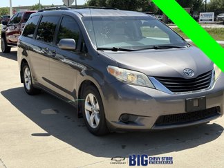 Used 2012 Toyota Sienna LE image 1