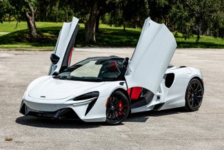 Used 2025 McLaren Artura Spider image 1