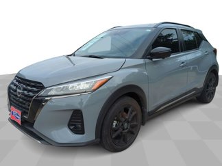 Used 2024 Nissan Kicks SR image 1