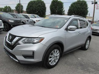 Used 2017 Nissan Rogue SV image 1