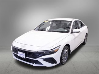 Used 2024 Hyundai Elantra SEL image 1