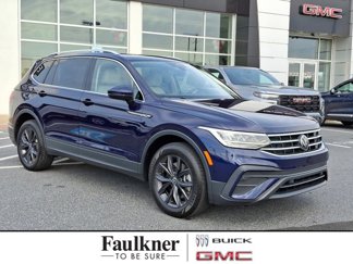Used 2022 Volkswagen Tiguan SE w/ Panoramic Sunroof Package image 1