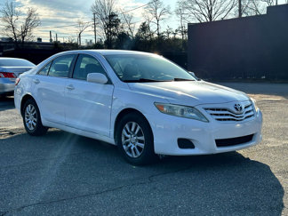 Used 2010 Toyota Camry LE image 1