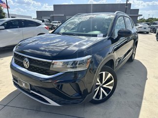 Used 2022 Volkswagen Taos SE image 1