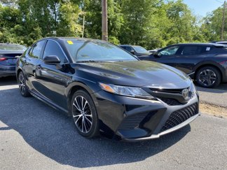 Used 2020 Toyota Camry SE image 1