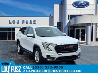 Used 2023 GMC Terrain SLE image 1