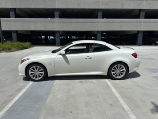 Used 2014 INFINITI Q60 Convertible image 1