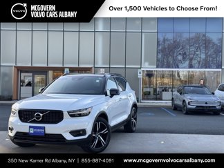 Used 2019 Volvo XC40 T5 R-Design image 1
