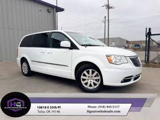 Used 2015 Chrysler Town & Country Touring image 1