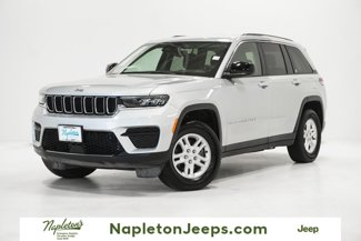 Used 2024 Jeep Grand Cherokee Laredo image 1