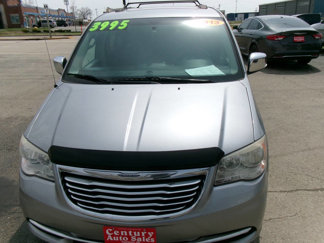 Used 2013 Chrysler Town & Country Touring-L w/ Trailer Tow Group image 1