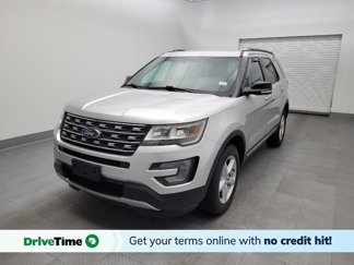 Used 2017 Ford Explorer XLT image 1