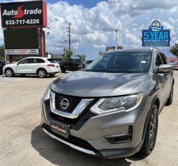 Used 2017 Nissan Rogue SV image 1