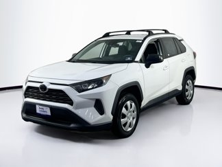 Used 2019 Toyota RAV4 LE image 1