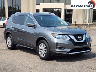 Used 2017 Nissan Rogue SV image 1