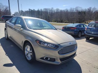 Used 2015 Ford Fusion SE image 1