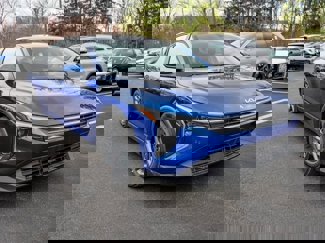 New 2025 Kia K4 LXS image 1
