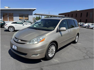 Used 2010 Toyota Sienna XLE image 1