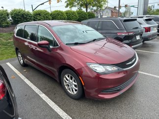 Used 2017 Chrysler Pacifica Touring image 1
