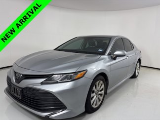 Used 2020 Toyota Camry LE image 1