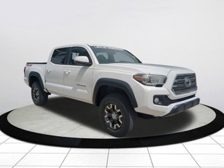 Used 2017 Toyota Tacoma TRD Off-Road video 1