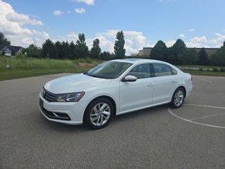 Used 2018 Volkswagen Passat 2.0T SE image 1
